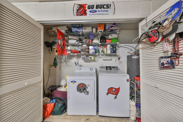 laundry room with washing machine and dryer