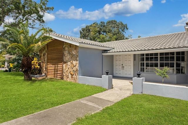 view of front of house with a front yard