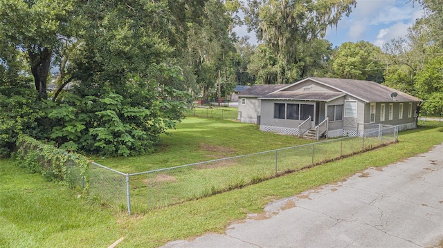 view of front facade with a front lawn