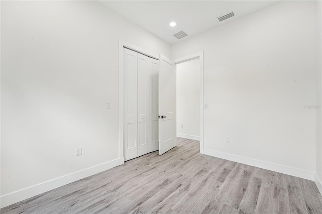 unfurnished room featuring light hardwood / wood-style floors