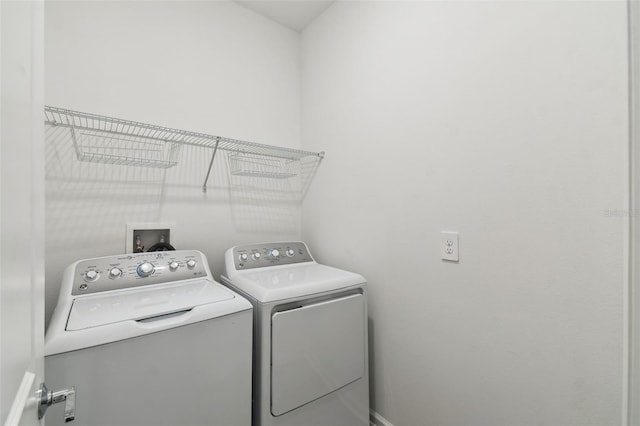 laundry area with baseboards, independent washer and dryer, and laundry area