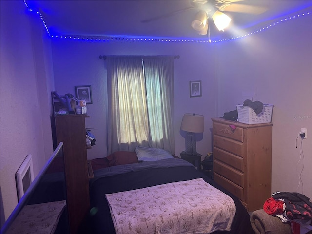 bedroom featuring ceiling fan