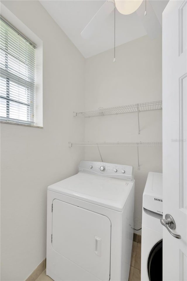 6419 Marbella Blvd, Apollo Beach, FL 33572 - laundry room featuring independent washer and dryer, baseboards, and ceiling fan