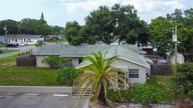 view of property's community featuring a yard