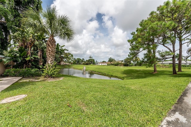 view of yard featuring a water view