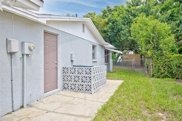 exterior space featuring a yard