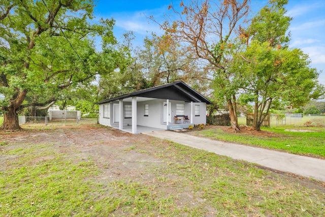 view of front of home featuring a porch and a front lawn