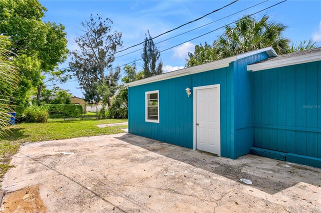 view of outdoor structure with a yard