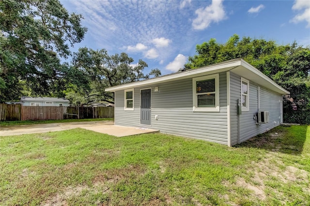 911 8th Ave SW, Largo, FL 33770 - view of outdoor structure featuring fence