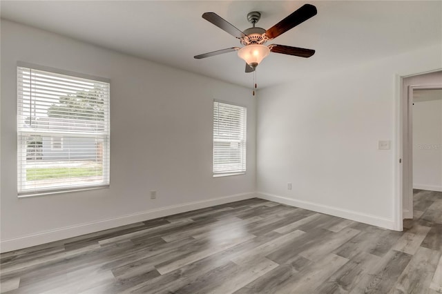 911 8th Ave SW, Largo, FL 33770 - empty room with wood finished floors, a wealth of natural light, and ceiling fan