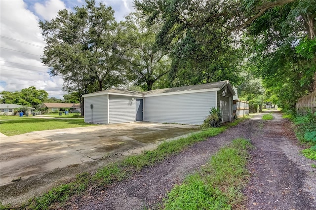 911 8th Ave SW, Largo, FL 33770 - garage featuring concrete driveway