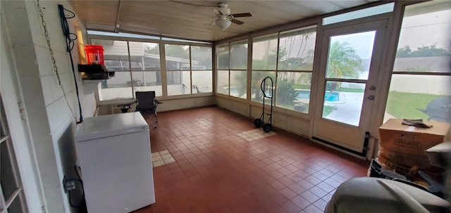 sunroom / solarium featuring ceiling fan