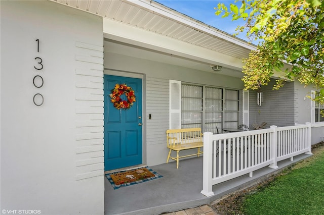 doorway to property with covered porch