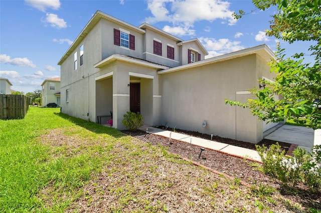 view of front of home featuring a front lawn