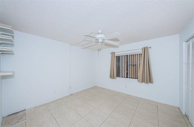 empty room featuring ceiling fan and a textured ceiling