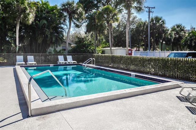 view of swimming pool