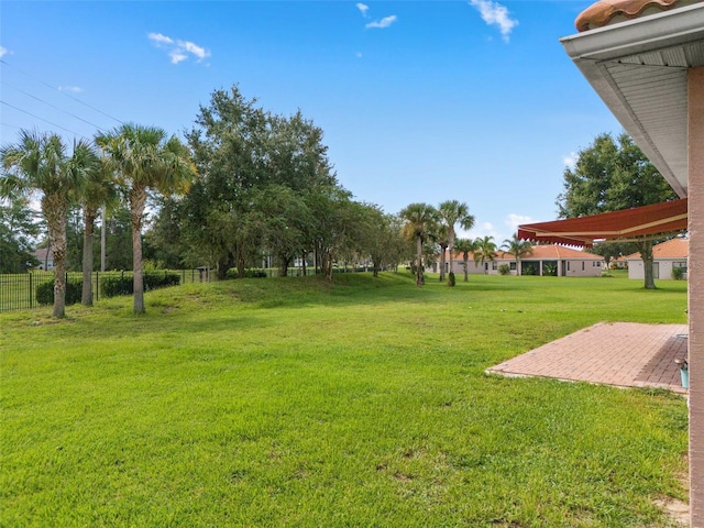 view of yard featuring a patio