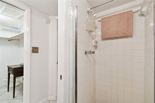 bathroom featuring tiled shower