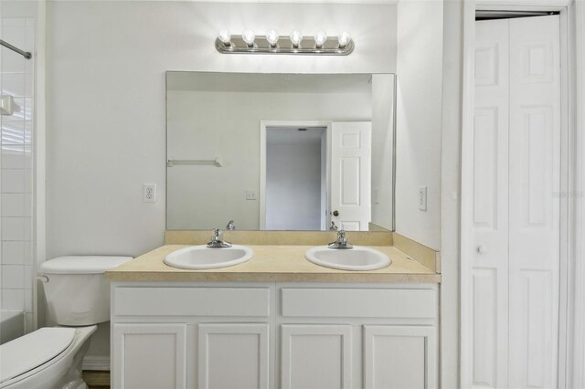 20461 Berrywood Ln, Tampa, FL 33647 - bathroom with toilet, a sink, and a closet