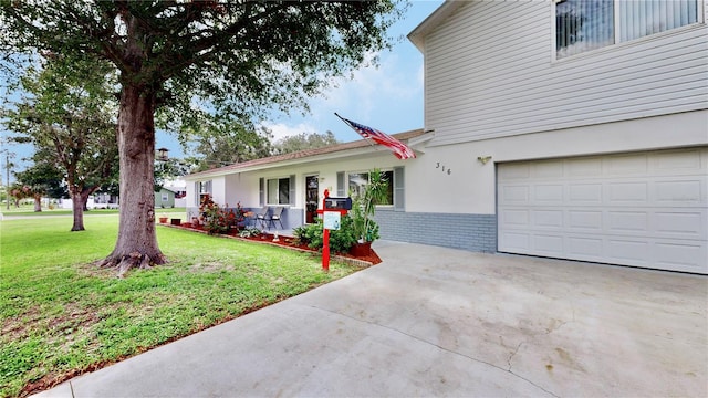 view of front of house with a front lawn and a garage