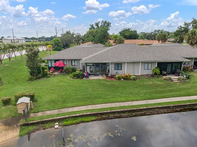 ranch-style home featuring a front lawn