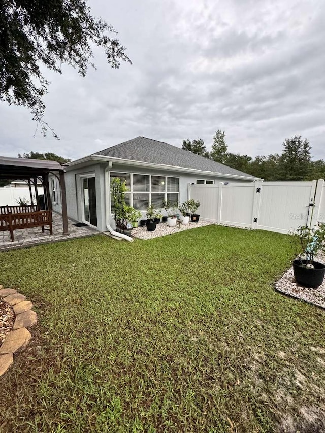 back of house featuring a yard