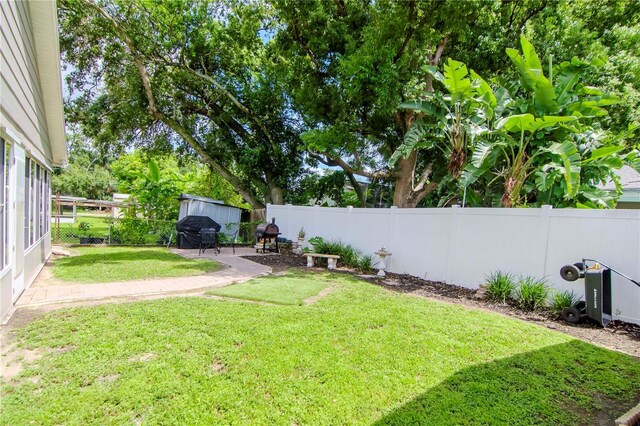 view of yard with a shed