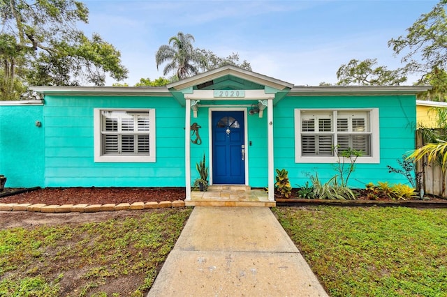 view of front of home with a front lawn