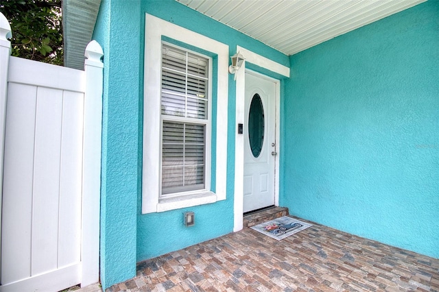 entrance to property featuring a porch