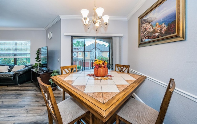 dining space featuring crown molding, plenty of natural light, dark hardwood / wood-style floors, and an inviting chandelier