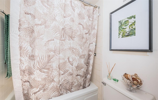 bathroom with shower / bath combo with shower curtain and toilet