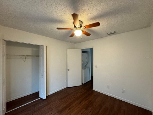 unfurnished bedroom featuring a textured ceiling, ceiling fan, a closet, and dark hardwood / wood-style flooring