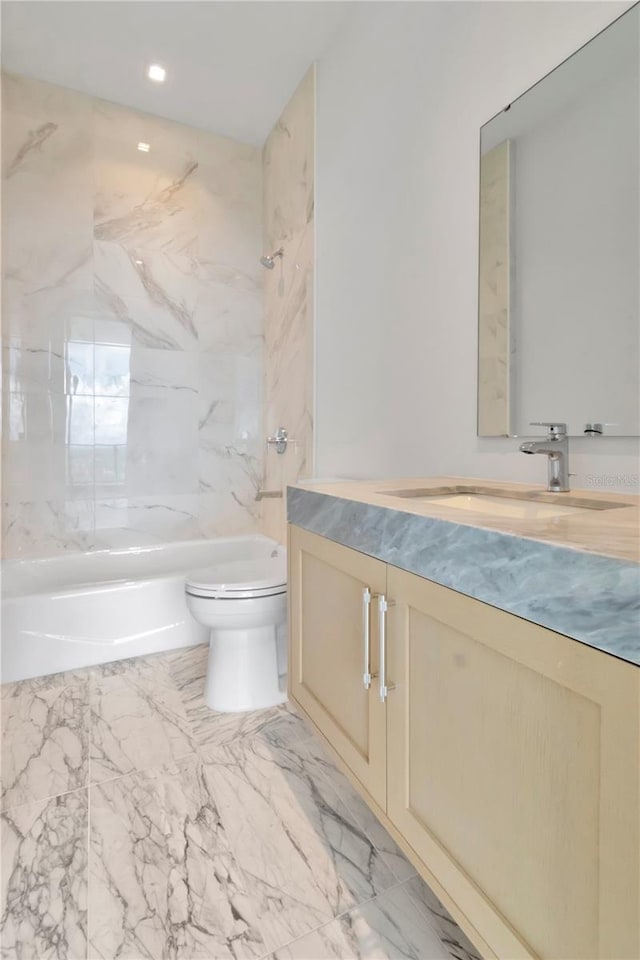 full bathroom with tiled shower / bath, vanity, and toilet