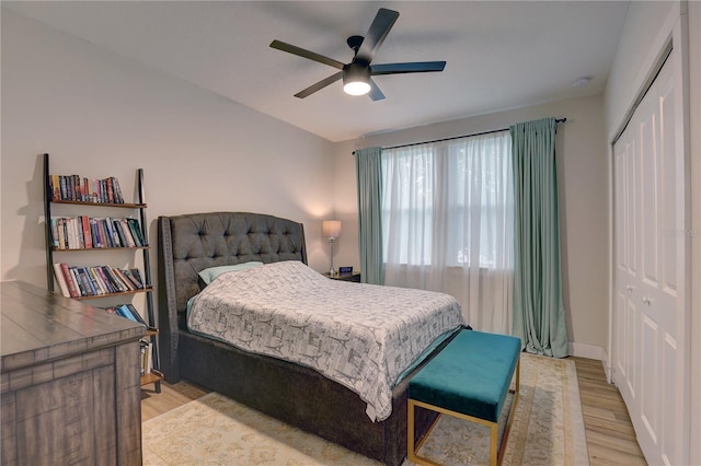2860 14th Ave N, Saint Petersburg, FL 33713 - bedroom featuring a closet, light wood-style flooring, and a ceiling fan