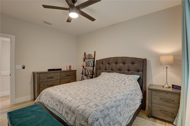 2860 14th Ave N, Saint Petersburg, FL 33713 - bedroom with baseboards, light wood-style flooring, visible vents, and a ceiling fan