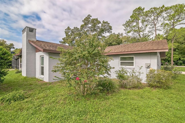 back of house featuring a lawn