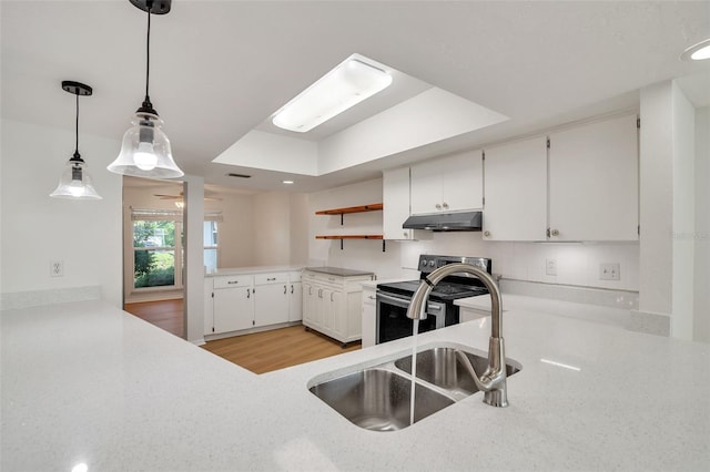 kitchen featuring hanging light fixtures, white cabinetry, stainless steel electric stove, light wood-type flooring, and sink