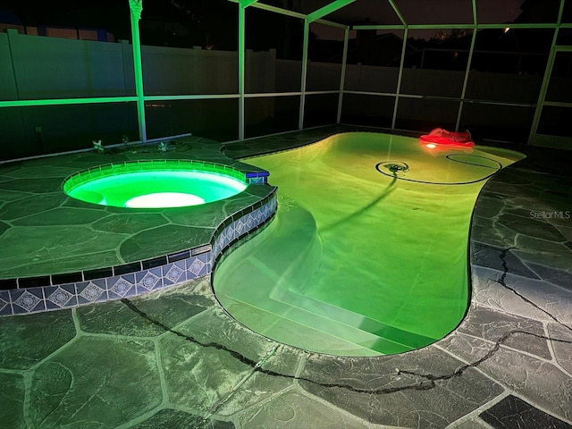 view of pool featuring an in ground hot tub