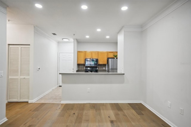 kitchen featuring light brown cabinetry, light hardwood / wood-style floors, tasteful backsplash, kitchen peninsula, and stainless steel appliances