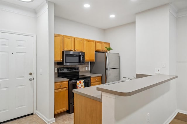 kitchen featuring sink, kitchen peninsula, backsplash, stainless steel appliances, and light tile patterned flooring