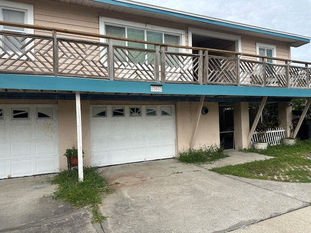 view of front facade featuring a garage