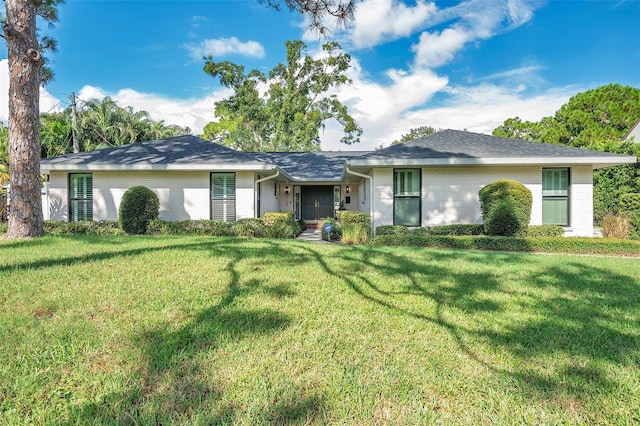 ranch-style house featuring a front lawn