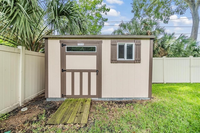 view of outdoor structure with a yard