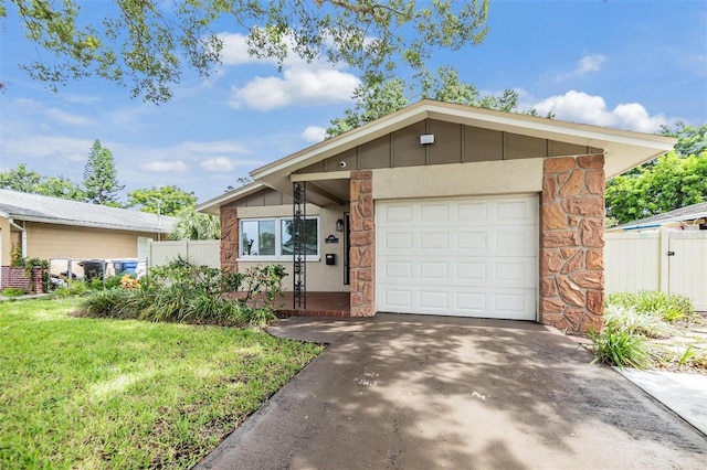 view of front facade featuring a garage and a front yard