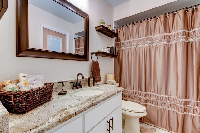 full bathroom featuring vanity, a shower with shower curtain, and toilet