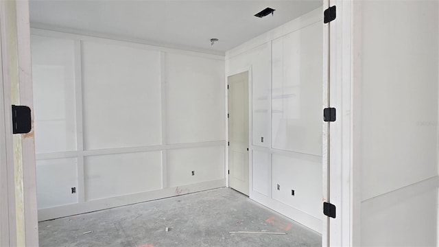 610 Ontario Ave, Tampa, FL 33606 - empty room featuring concrete flooring