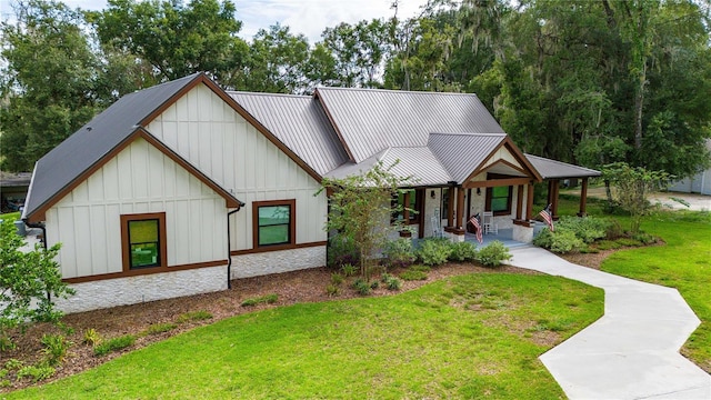 view of front of property with a front yard and covered porch