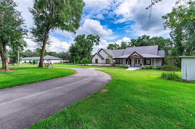 single story home featuring a front lawn