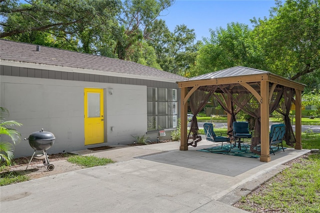 view of property's community featuring a patio area