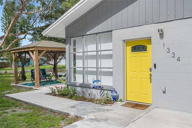 property entrance featuring a patio area